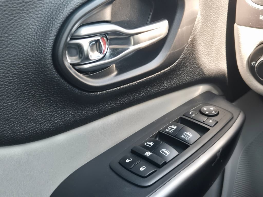 Certified 2021 Jeep Cherokee Latitude Lux image 32