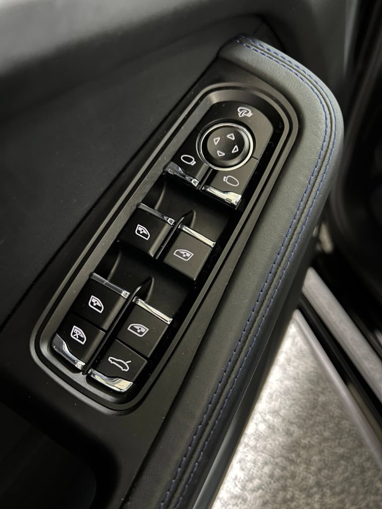 Used 2022 Porsche Macan S AWD/4WD image 38