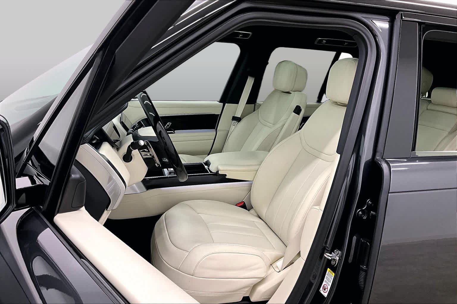 Used 2025 Land Rover Range Rover SE AWD/4WD image 8