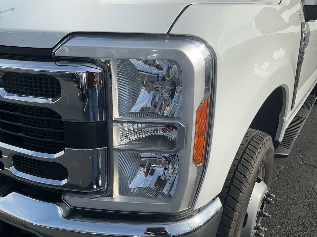 New 2026 Ford F350 XL w/ XL Chrome Package image 9