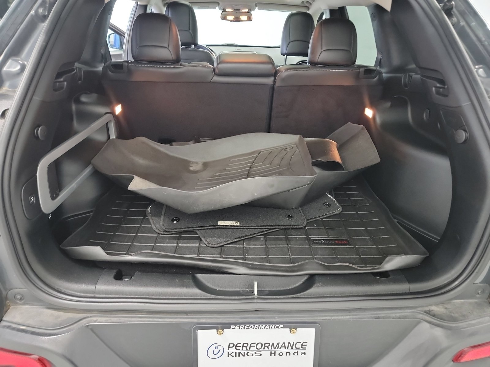 Used 2018 Jeep Cherokee Limited AWD/4WD image 16