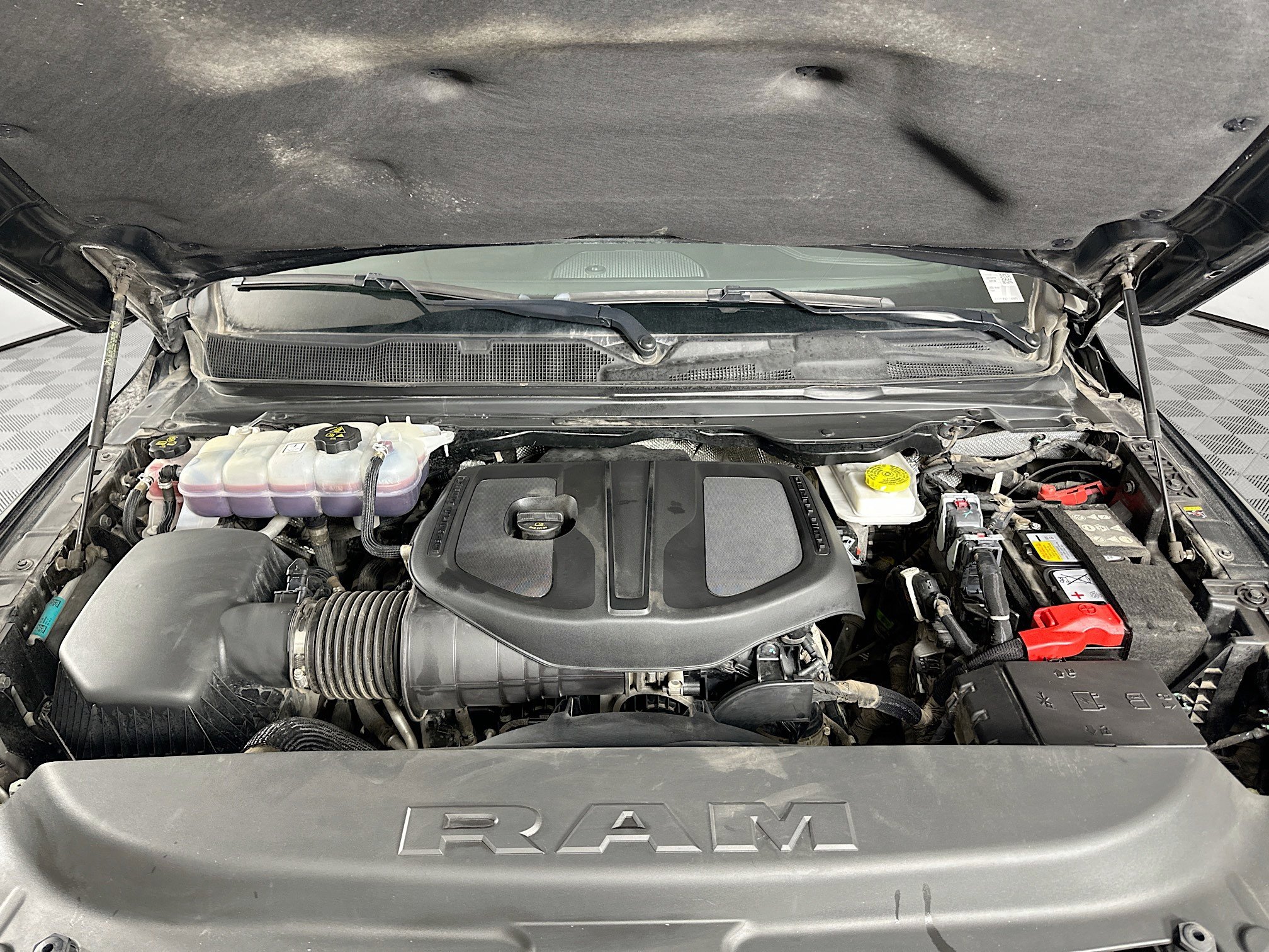 Used 2025 RAM 1500 Laramie image 33