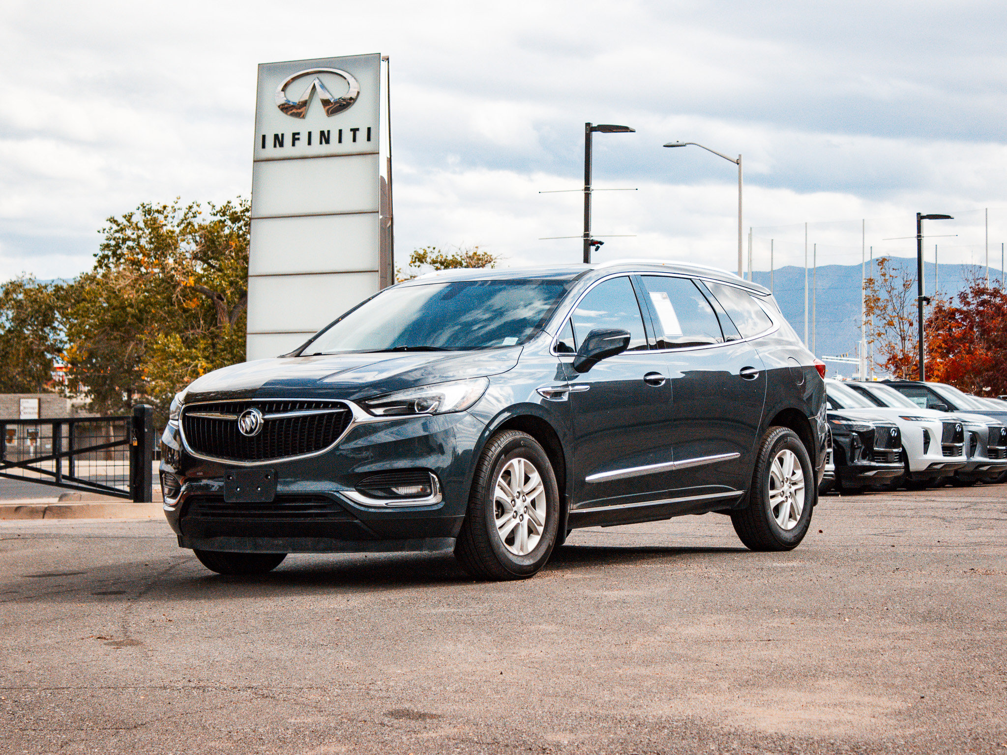 Used 2020 Buick Enclave Essence w/ Sound and Sites Package FWD image 1