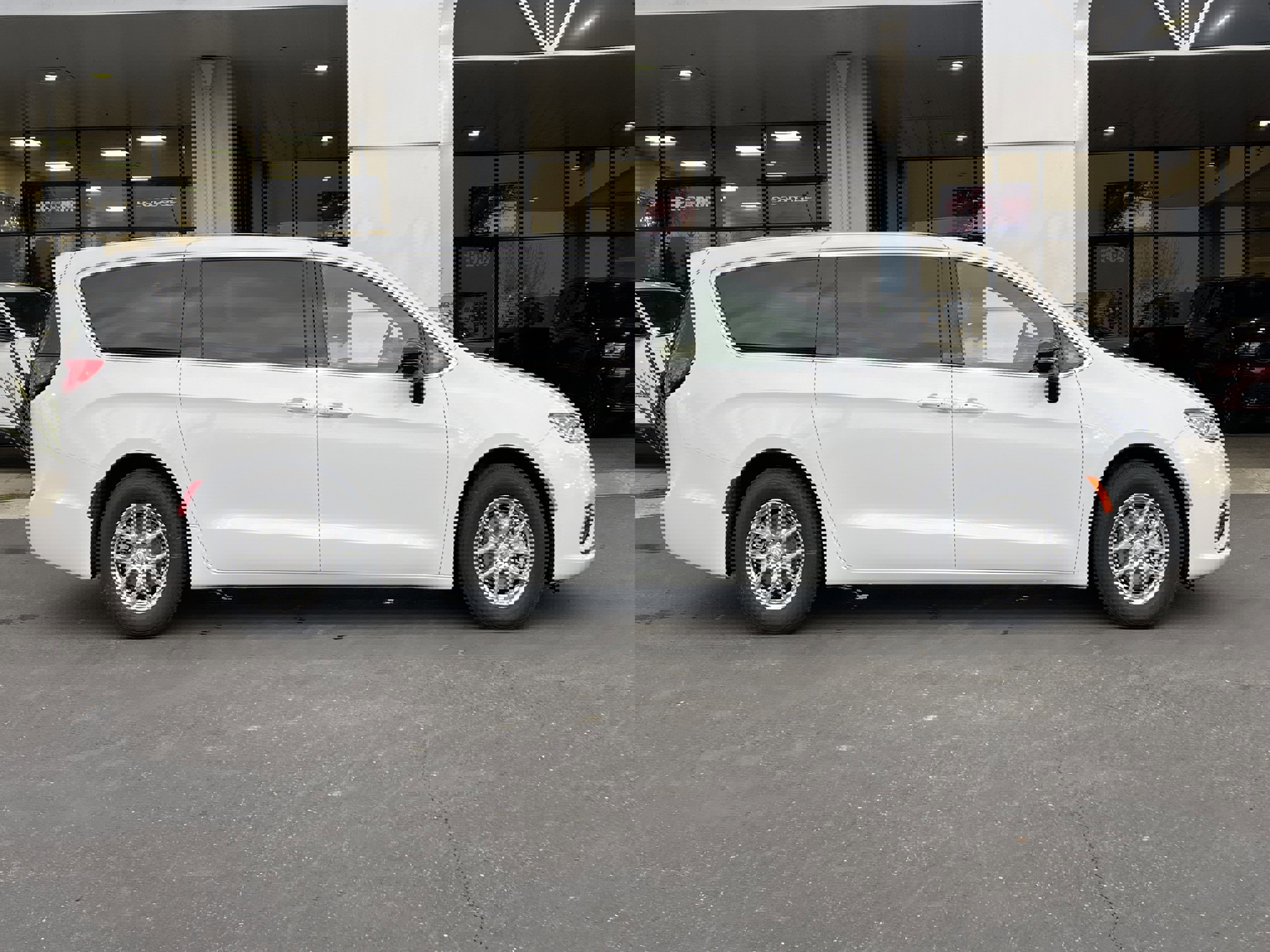 New 2026 Chrysler Pacifica Select image 5