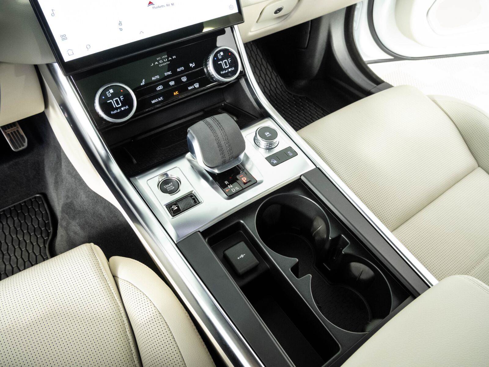 Used 2022 Jaguar XF R-Dynamic SE AWD/4WD image 17