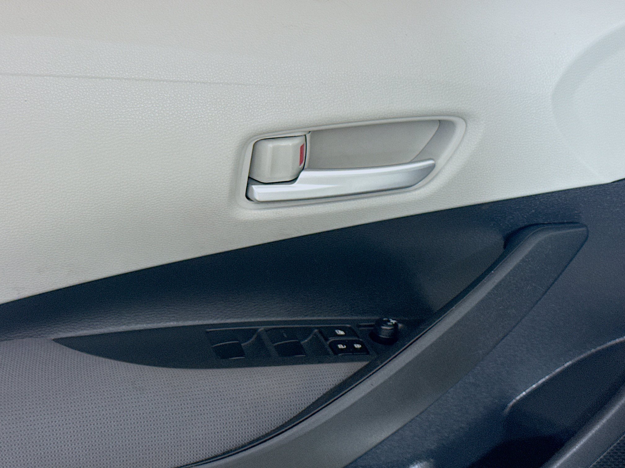 Used 2021 Toyota Corolla L FWD image 23