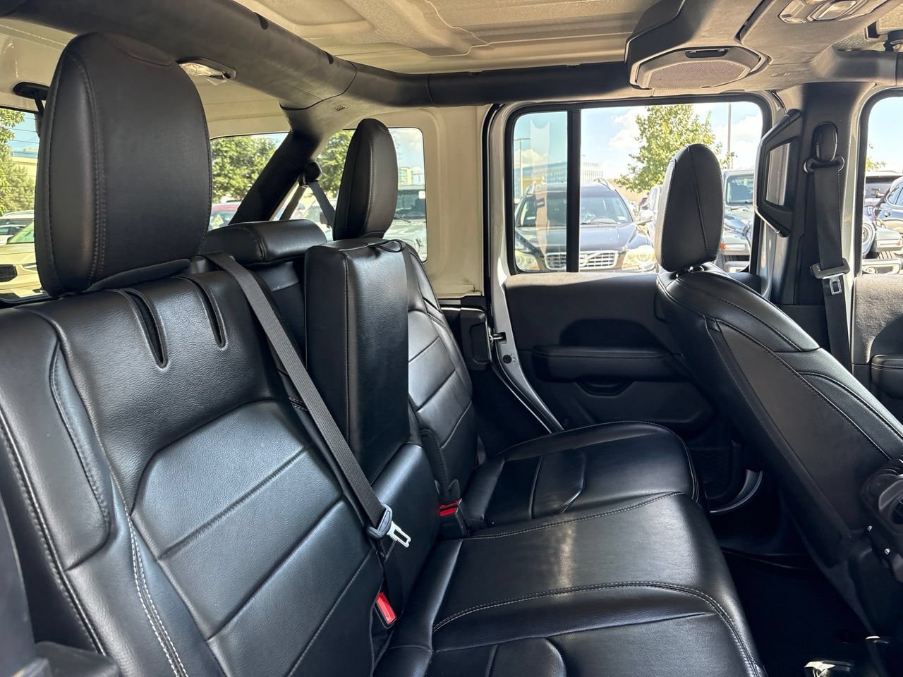 Used 2023 Jeep Wrangler Unlimited Sahara AWD/4WD image 13