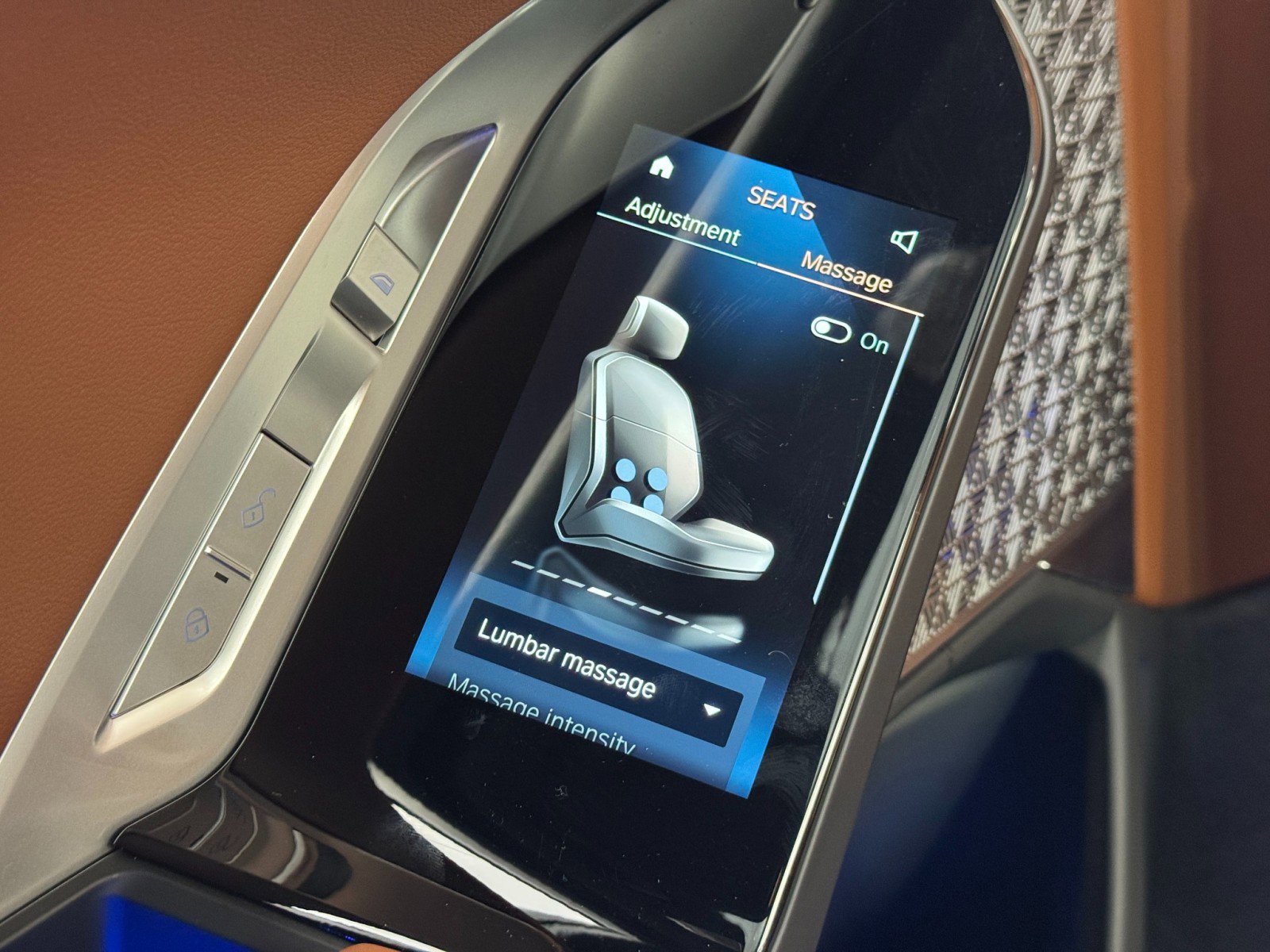 Used 2023 BMW i7 xDrive60 w/ Executive Package 2 image 41