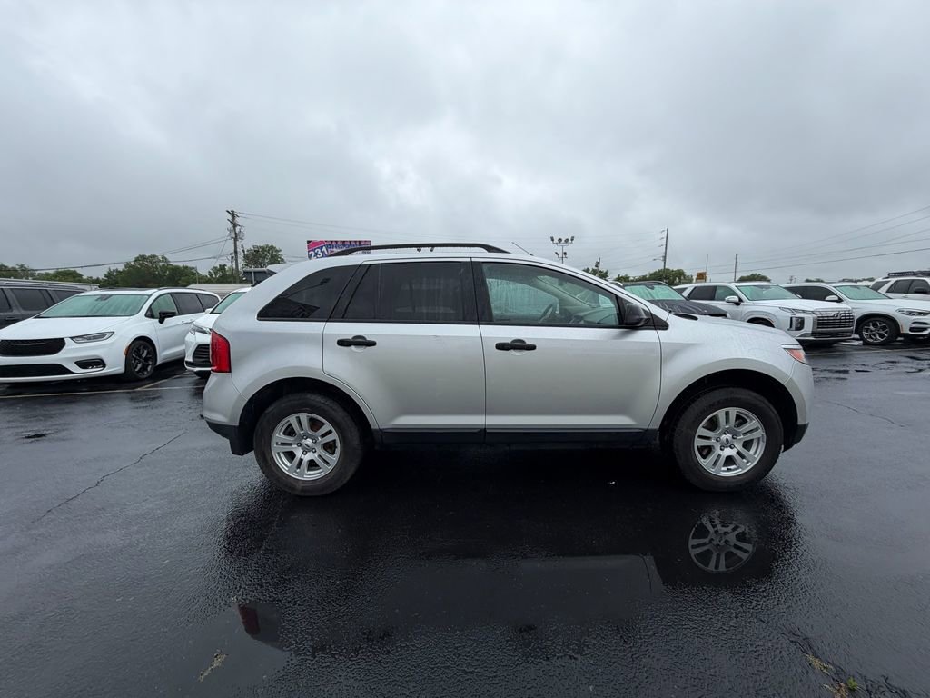Used 2013 Ford Edge SE FWD image 2