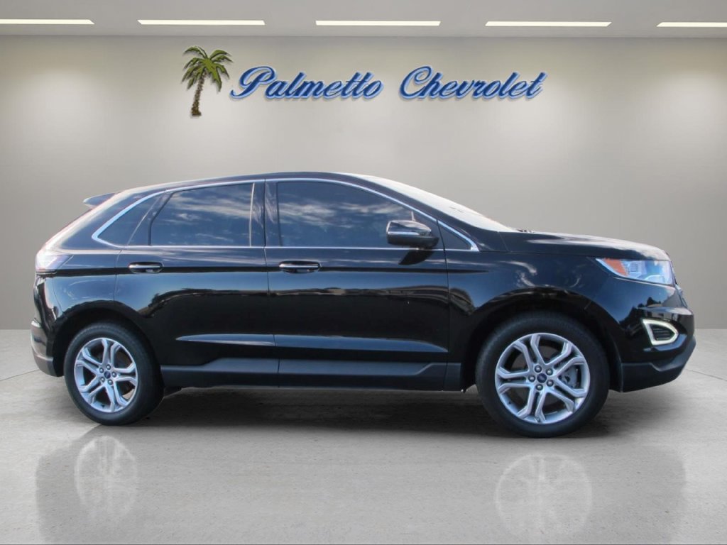 Used 2018 Ford Edge Titanium w/ Equipment Group 301A FWD image 2