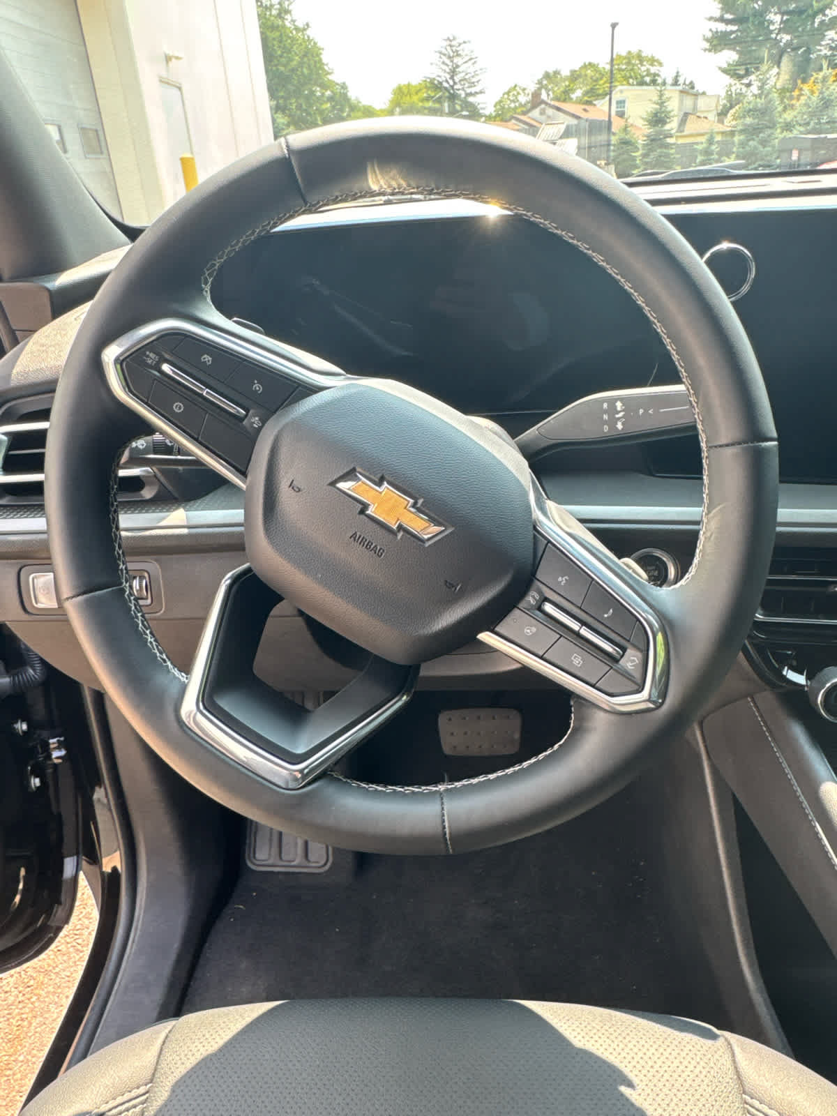 Used 2025 Chevrolet Traverse LT w/ Sun and Wheel Package FWD image 15