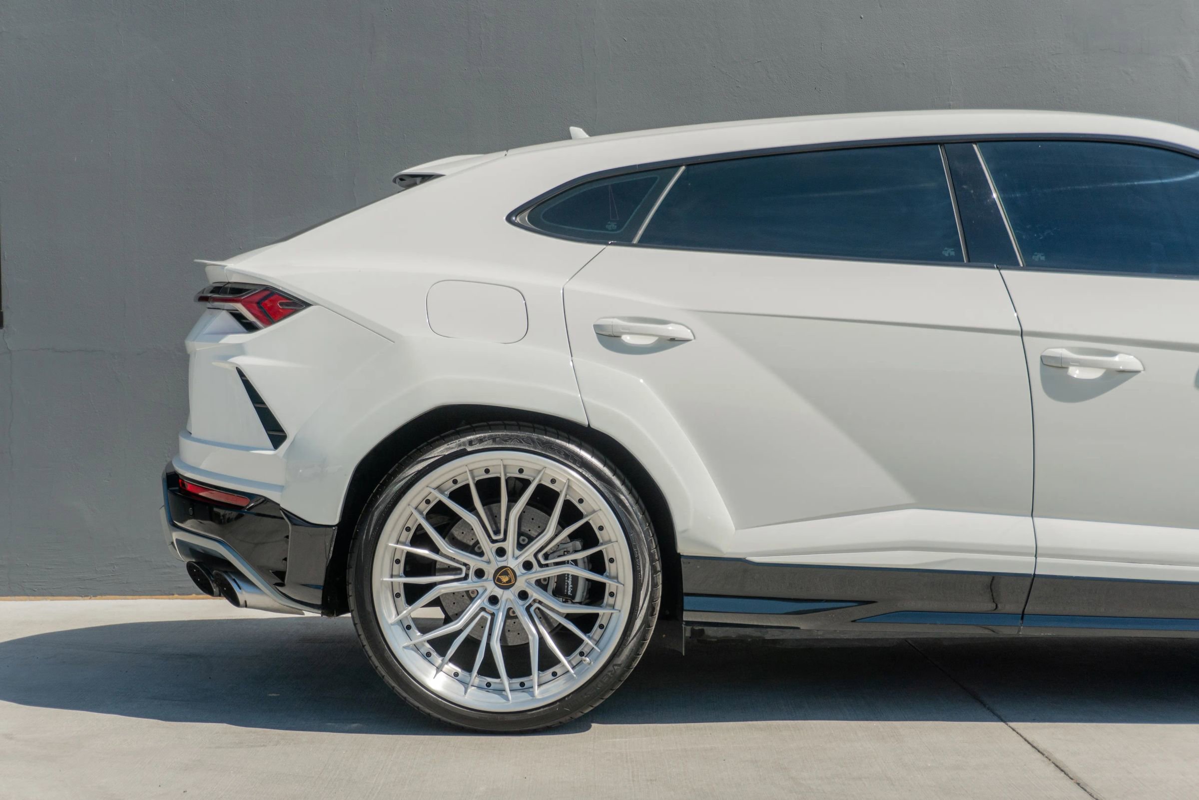Used 2019 Lamborghini Urus AWD/4WD image 35
