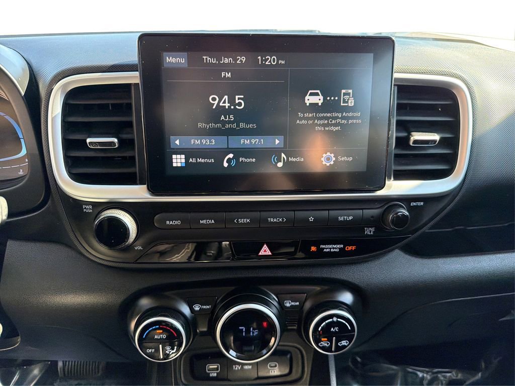 Used 2023 Hyundai Venue SEL FWD image 15