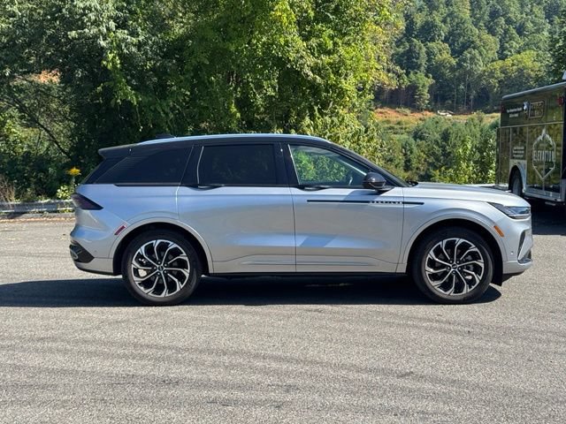 Used 2024 Lincoln Nautilus Reserve AWD/4WD image 8