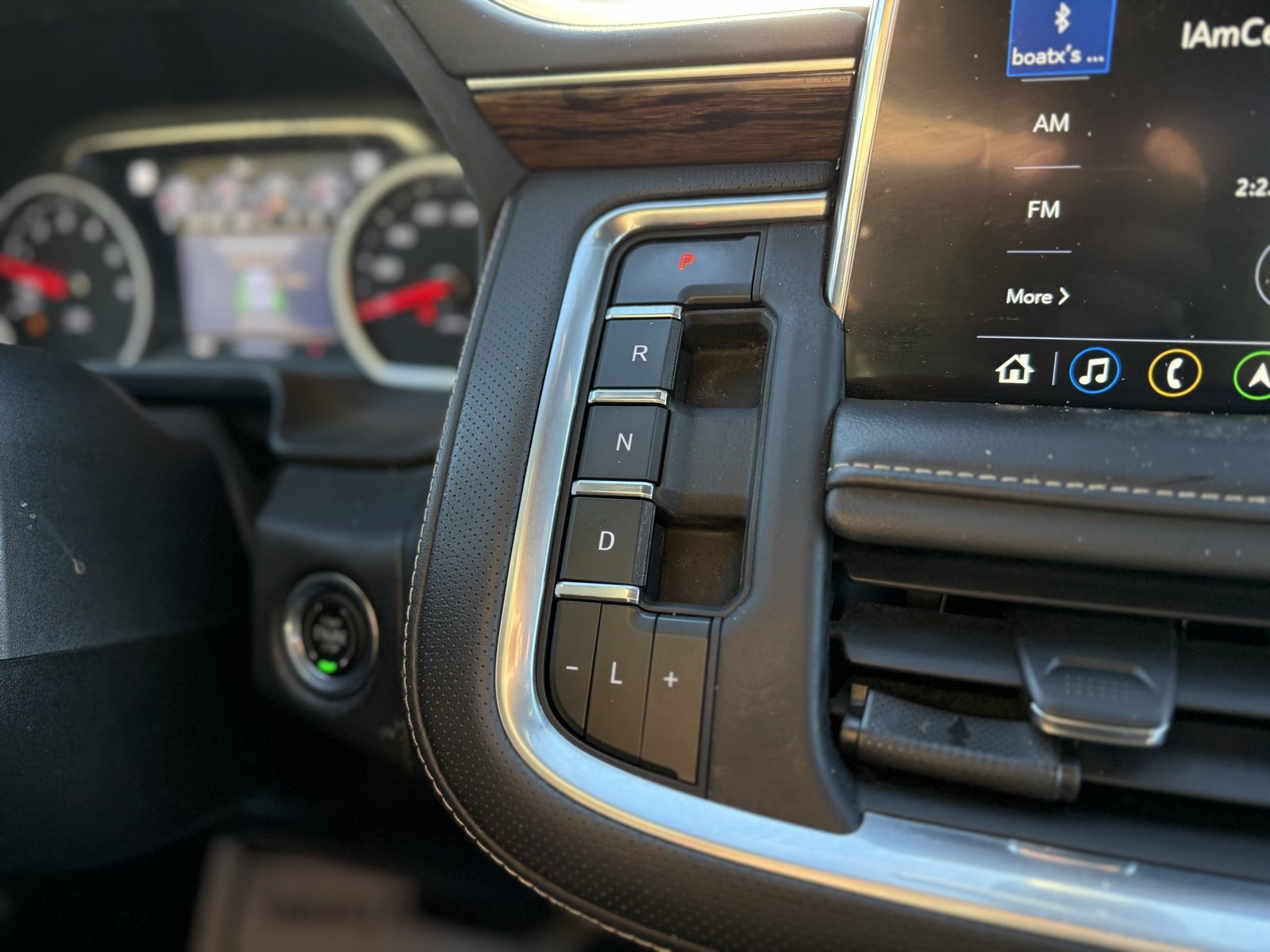 Used 2021 Chevrolet Suburban Premier image 17