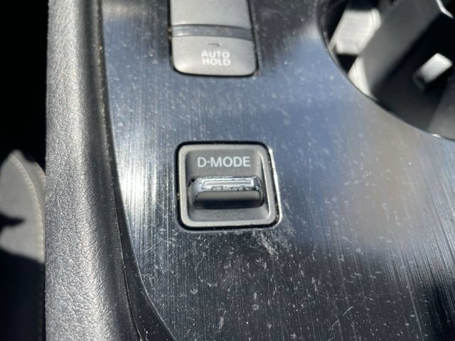 Used 2025 Nissan Rogue SV FWD image 17