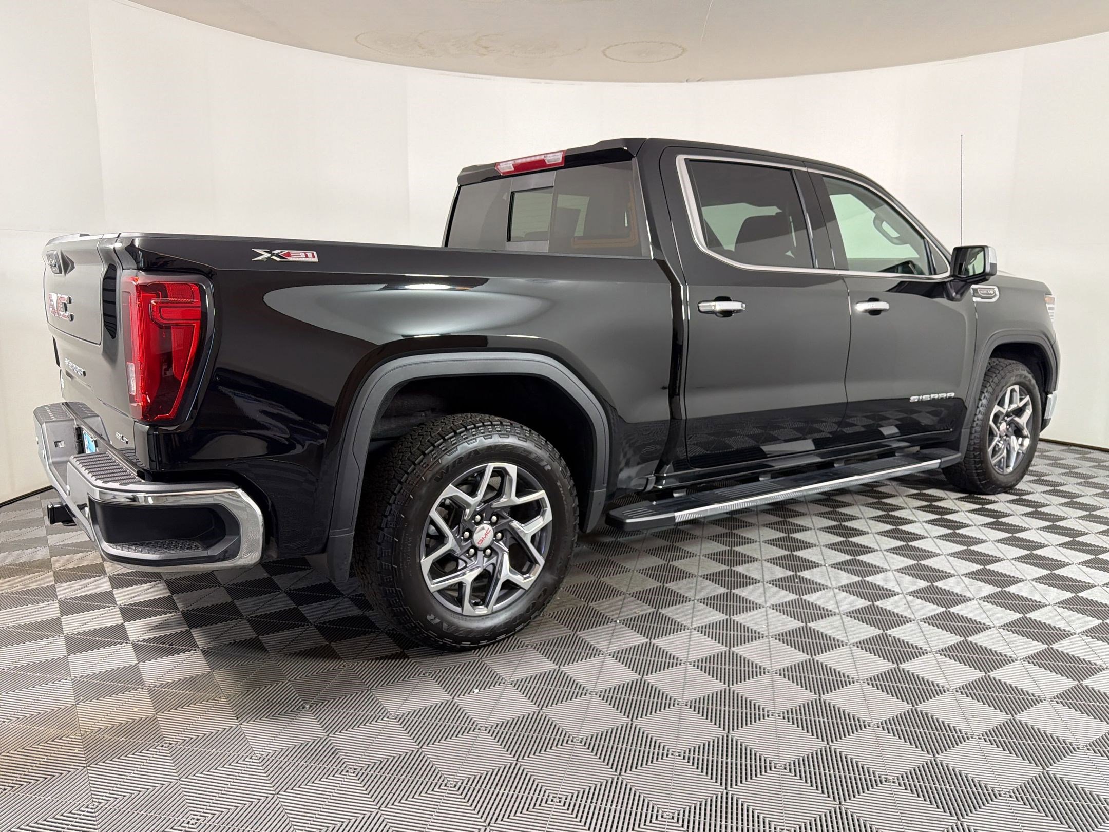 Used 2026 GMC Sierra 1500 SLT w/ SLT Premium Plus Package image 8