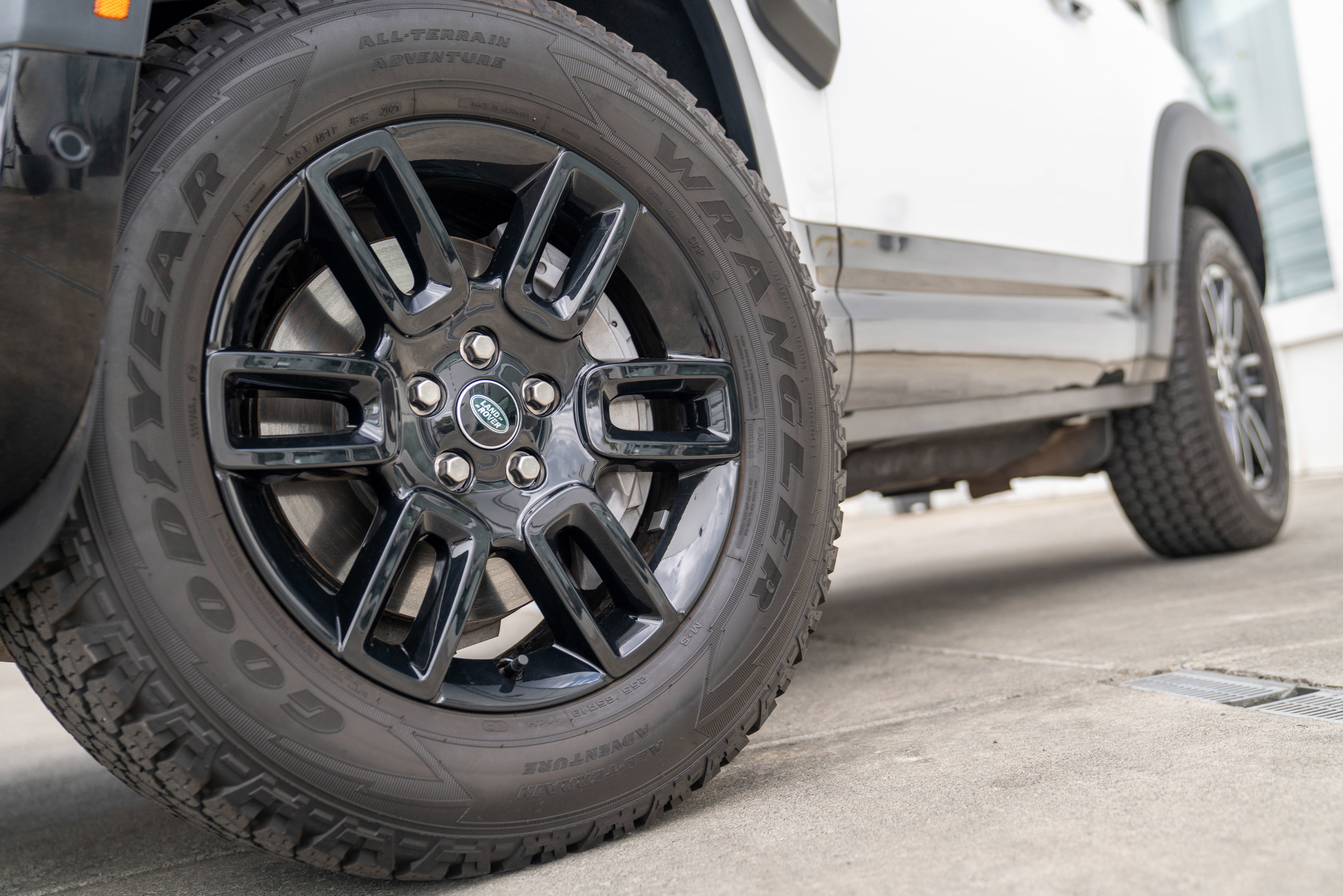 Used 2022 Land Rover Defender 90 X-Dynamic S image 5