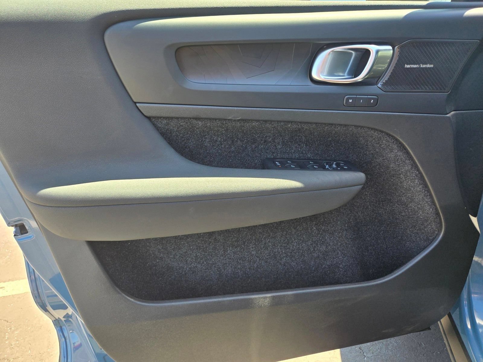 Certified 2023 Volvo XC40 Recharge Ultimate AWD/4WD image 18