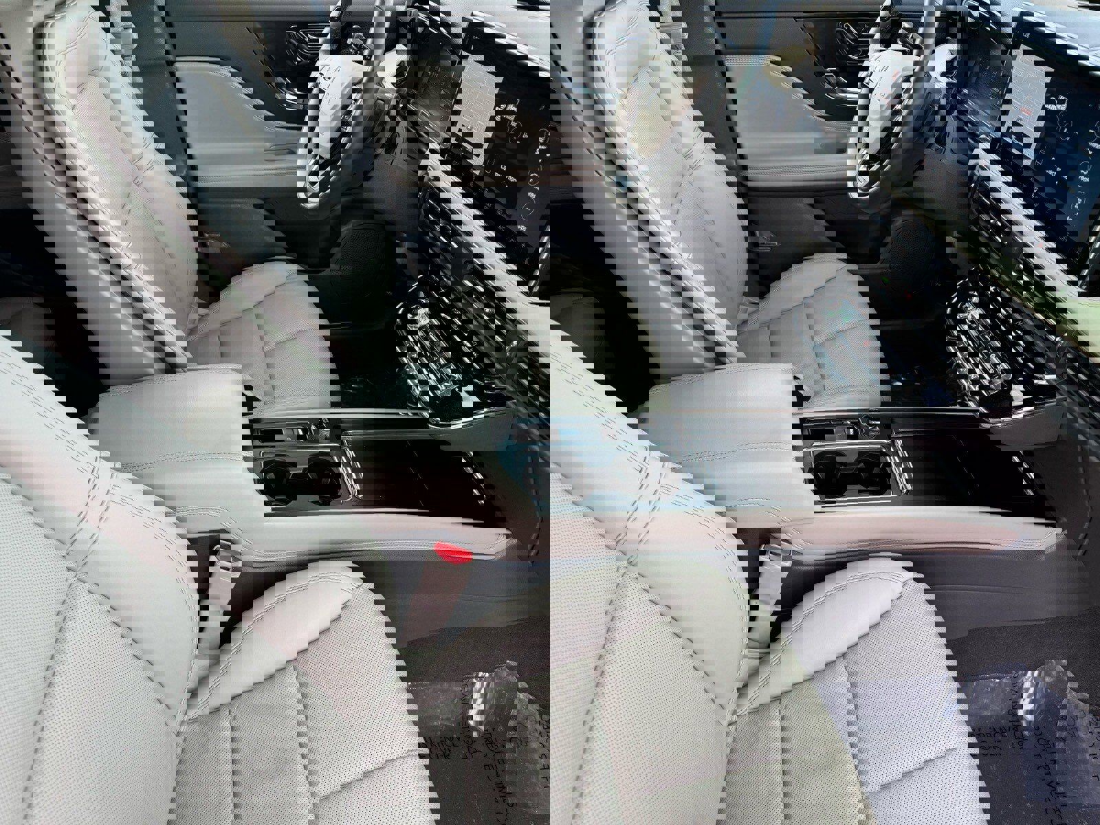 Used 2024 Lincoln Corsair Reserve w/ Equipment Group 201A image 14