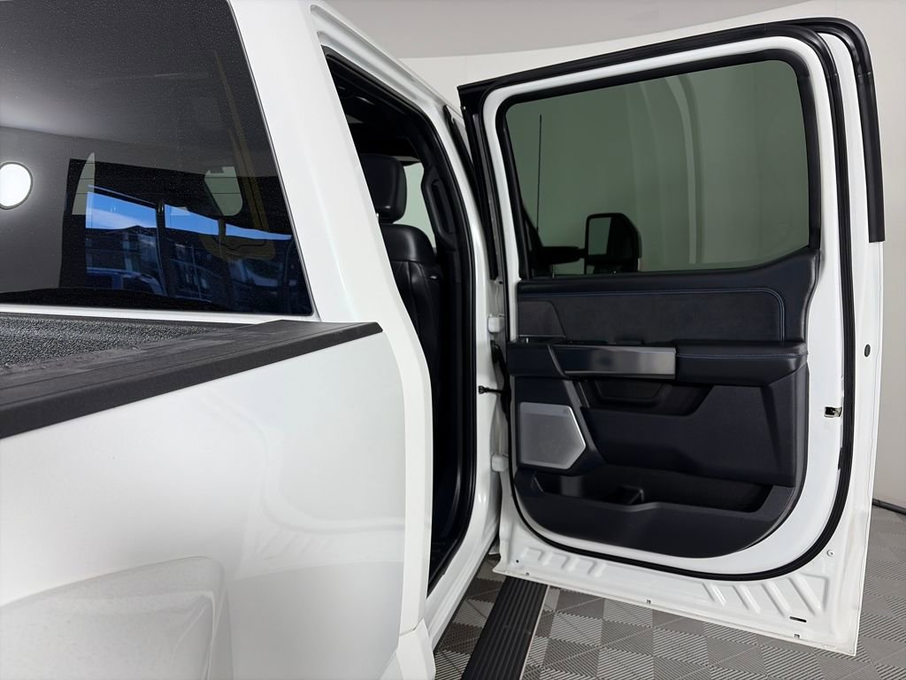Certified 2025 Ford F450 Platinum w/ FX4 Off-Road Package image 29