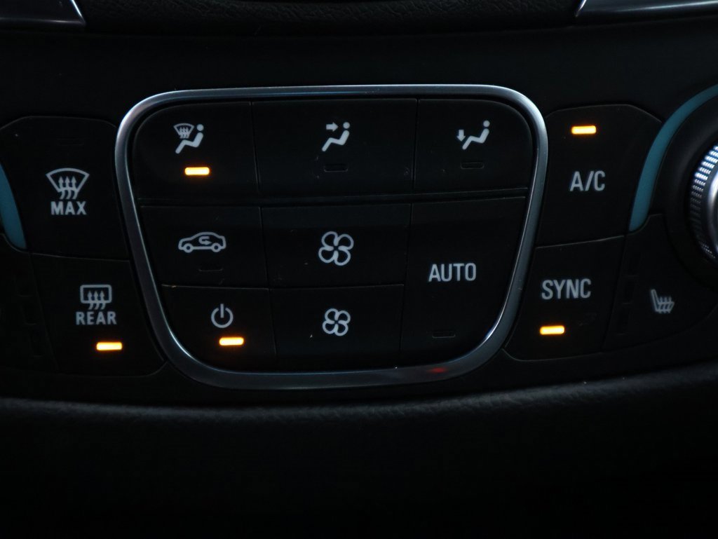 Used 2024 Chevrolet Equinox LT w/ LPO, Floor Liner Package image 31