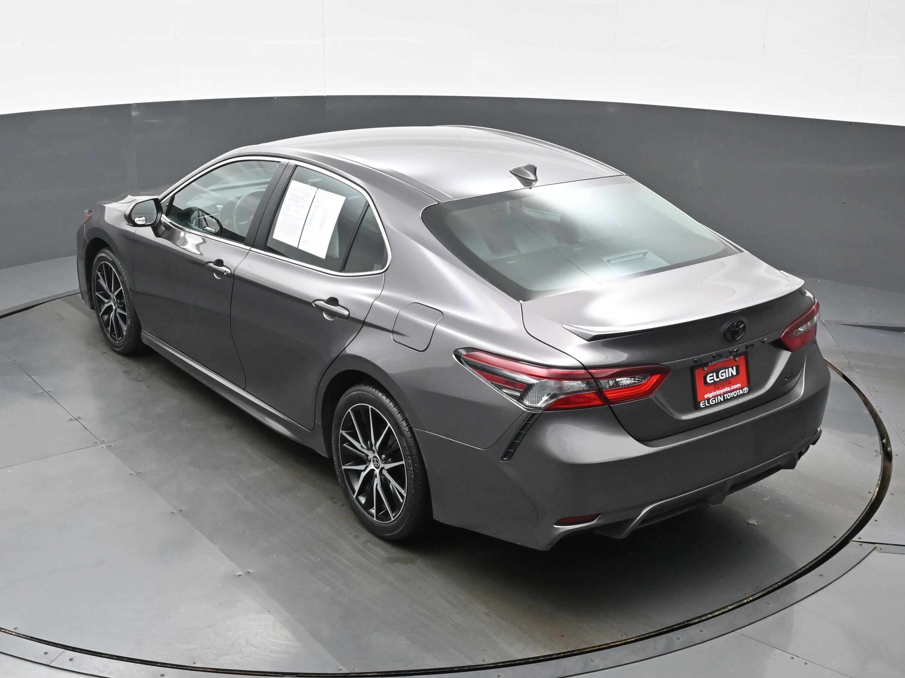 Used 2022 Toyota Camry SE FWD image 37