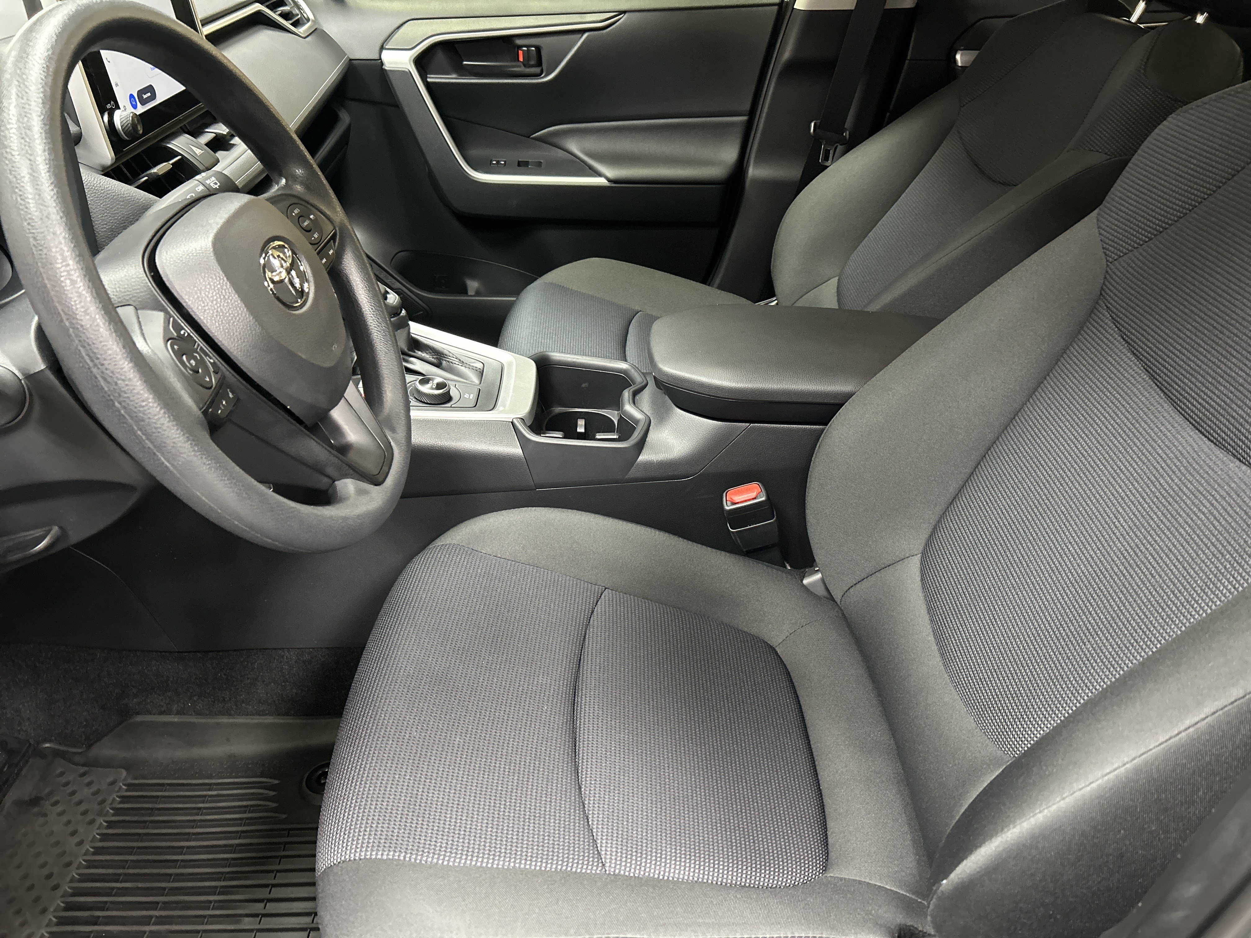 Used 2025 Toyota RAV4 LE AWD/4WD image 16