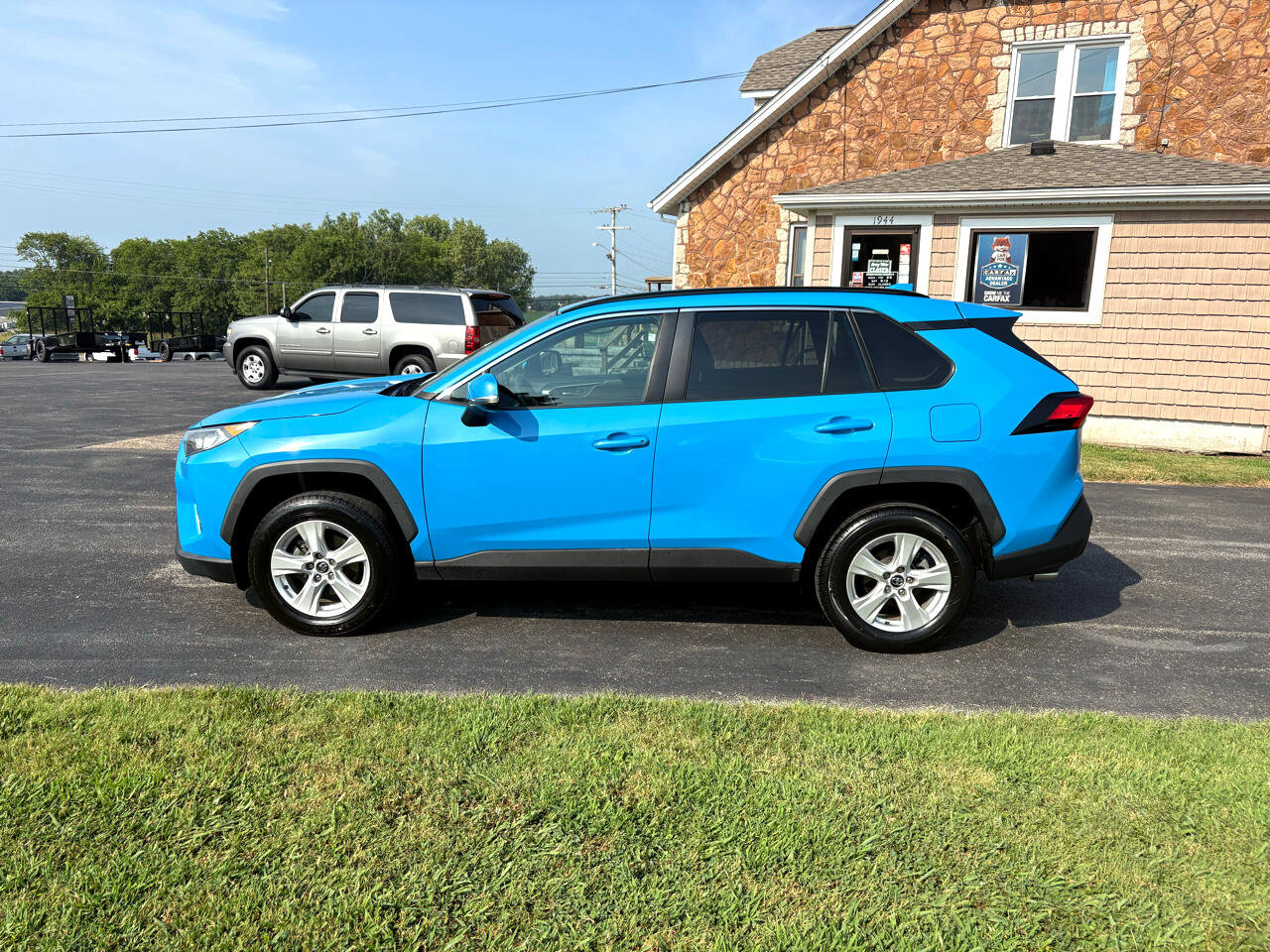 Used 2021 Toyota RAV4 XLE image 2