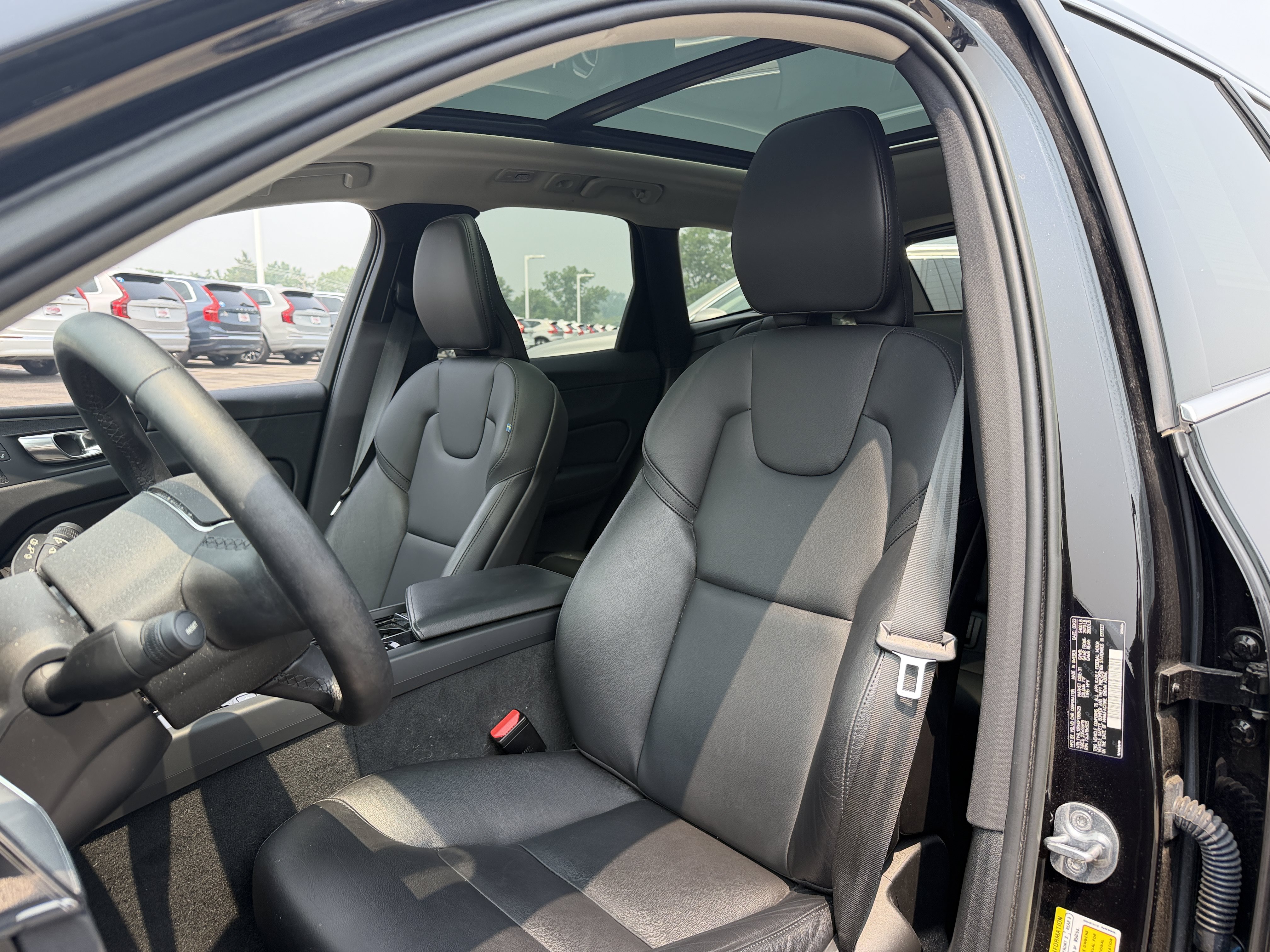 Used 2023 Volvo XC60 B5 Core w/ Climate Package AWD/4WD image 8