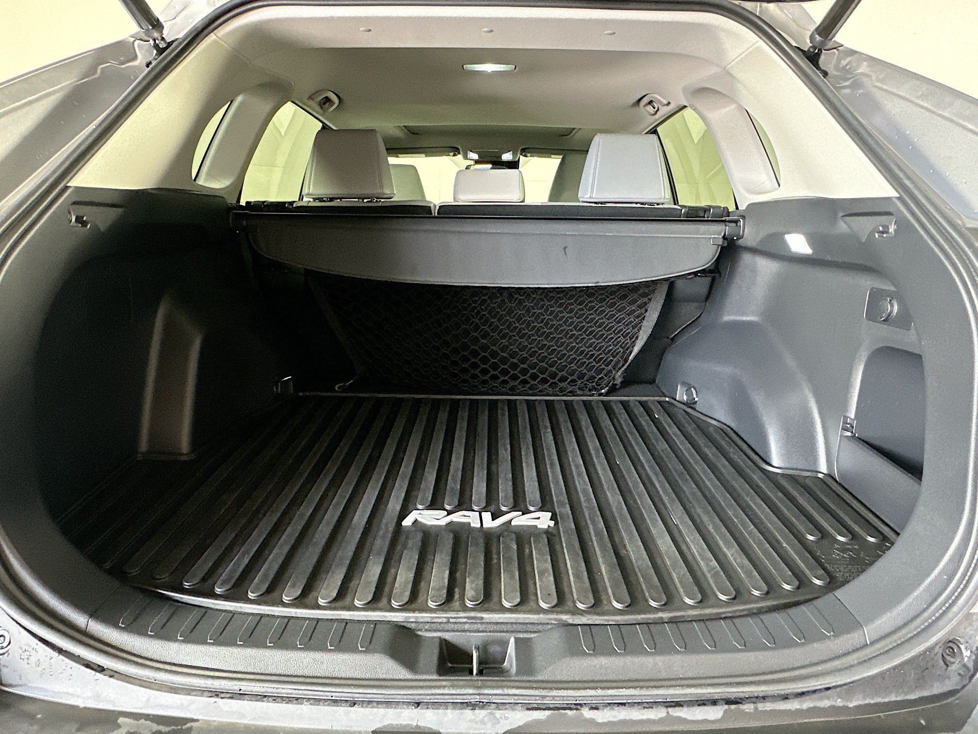 Used 2021 Toyota RAV4 XLE Premium FWD image 29