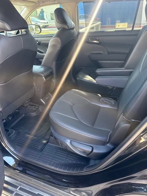 Used 2021 Toyota Highlander XLE FWD image 9