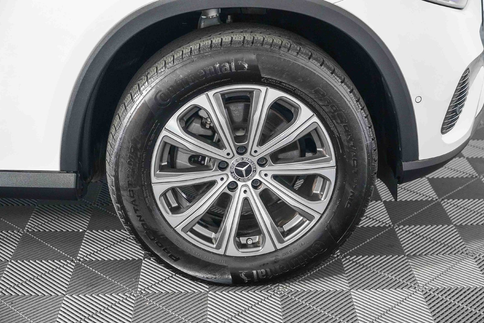 Used 2024 Mercedes-Benz GLC 300 image 10