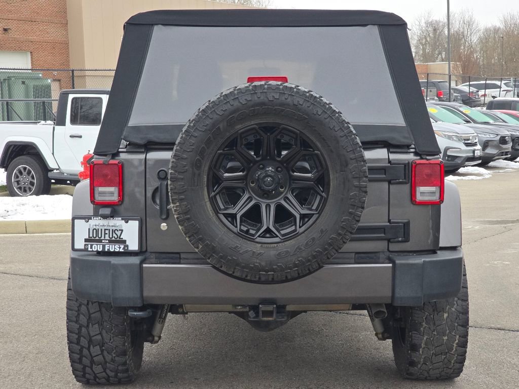 Used 2017 Jeep Wrangler Unlimited Sahara w/ Connectivity Group image 12