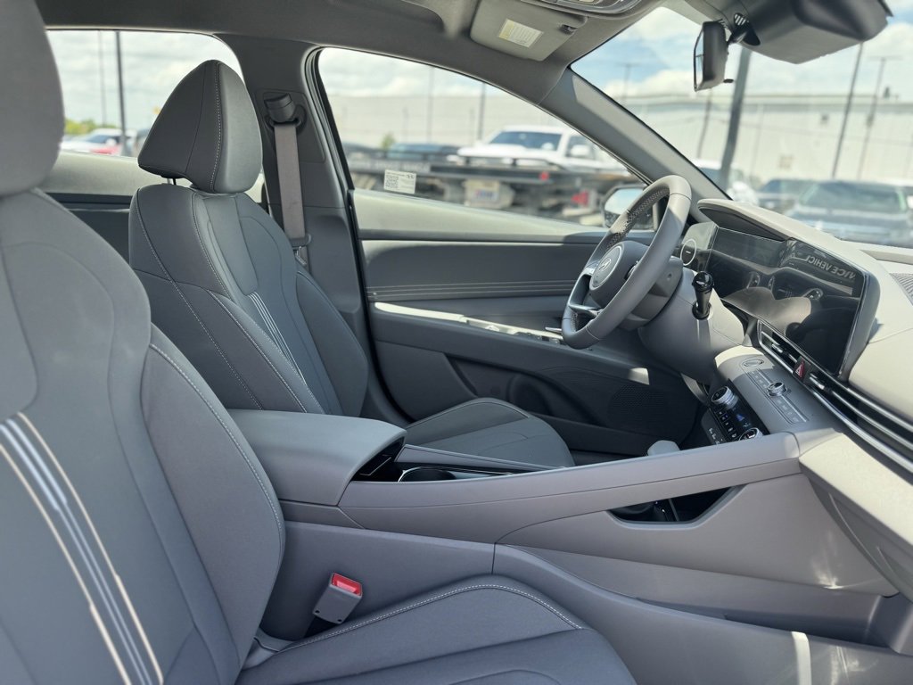 New 2025 Hyundai Elantra SEL image 11