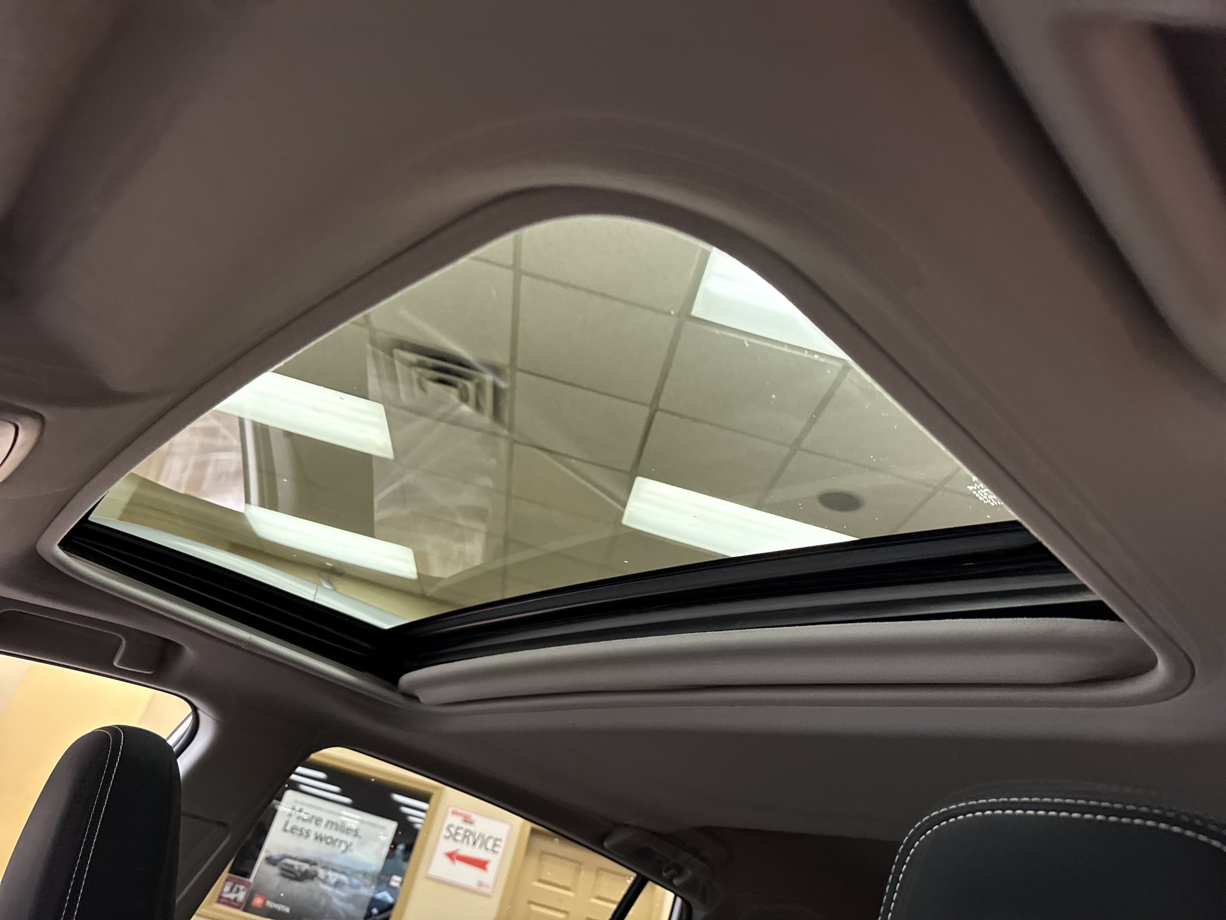 Used 2018 Toyota RAV4 XLE AWD/4WD image 7