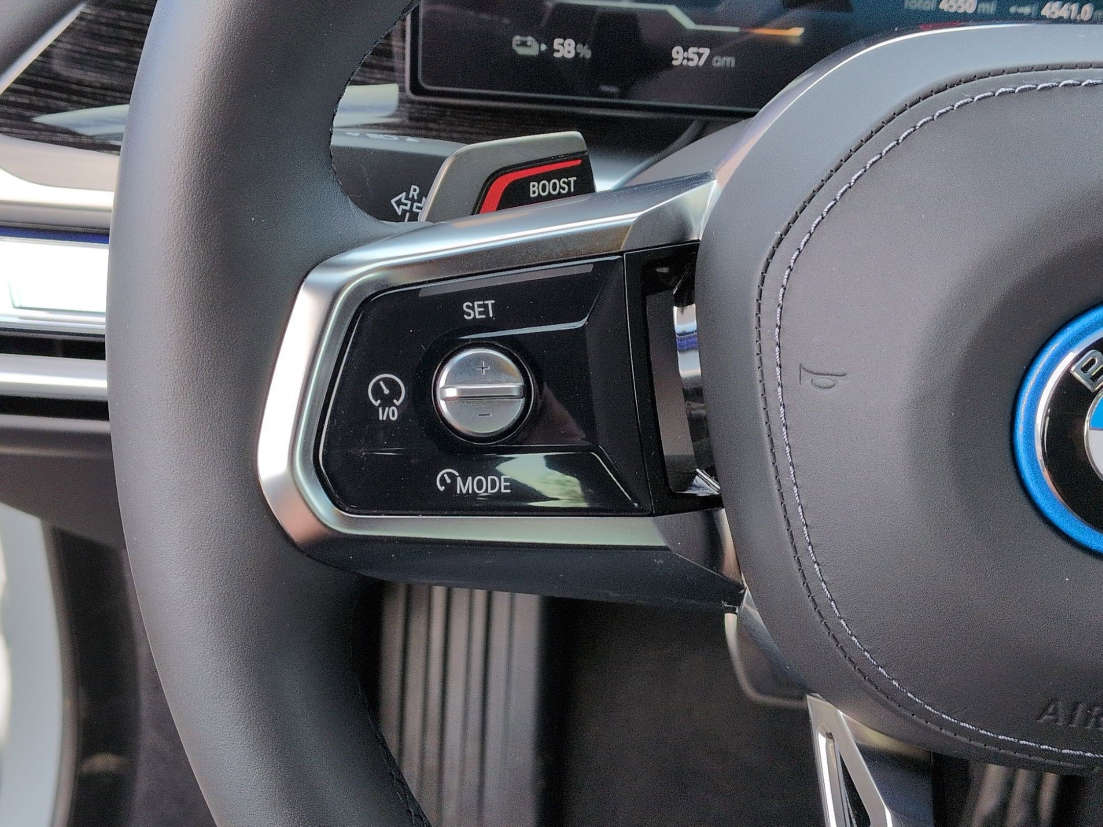 Used 2025 BMW i7 xDrive60 w/ Executive Package image 19