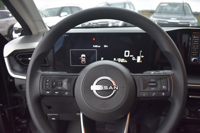 Used 2025 Nissan Kicks S AWD/4WD image 24