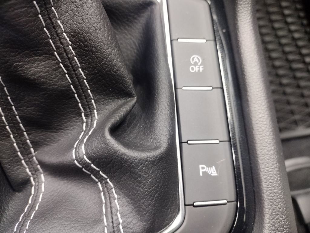 New 2025 Volkswagen Taos SE image 31