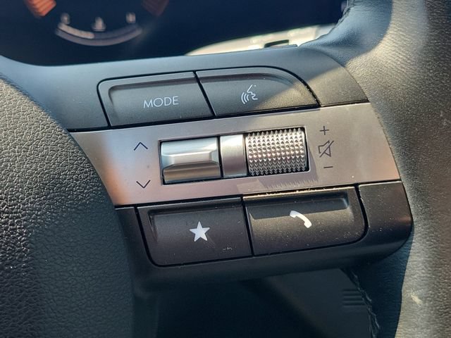 Used 2025 Hyundai Kona SEL FWD image 24