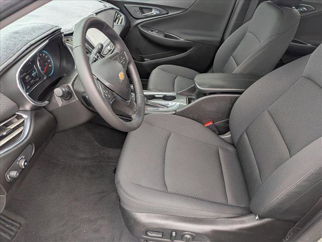 Used 2017 Chevrolet Malibu LT FWD image 15