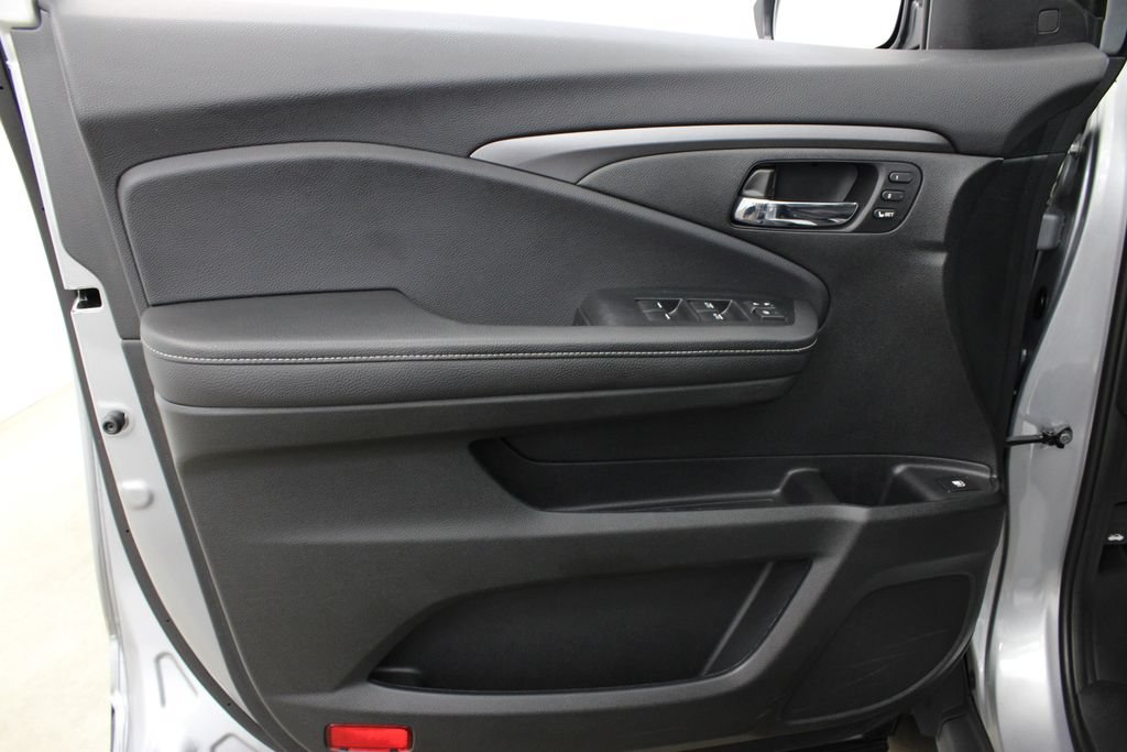 Used 2025 Honda Ridgeline RTL image 17