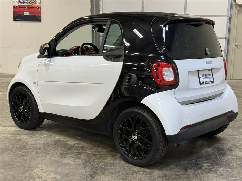 Used 2017 smart fortwo pure RWD image 6