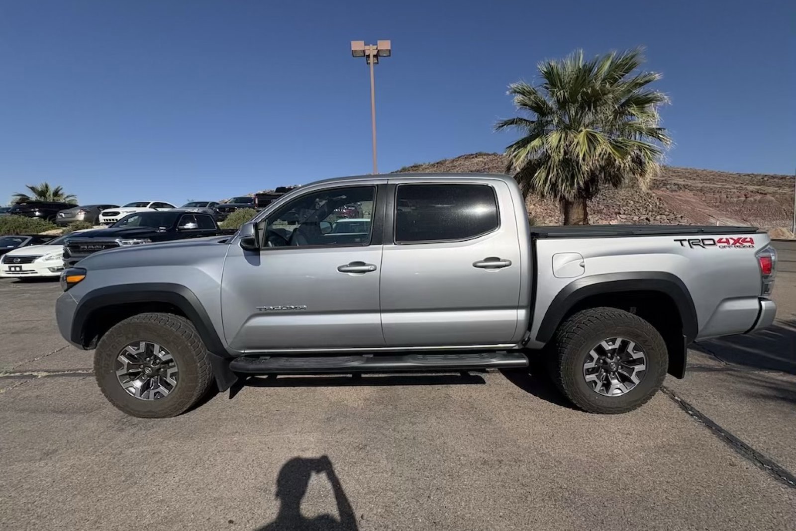 Used 2020 Toyota Tacoma TRD Off-Road w/ TRD Premium Off Road Package AWD/4WD image 2