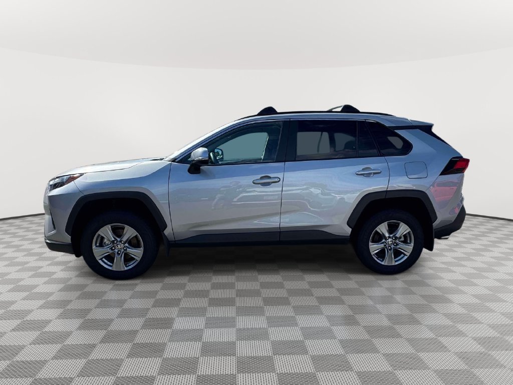 Used 2025 Toyota RAV4 XLE AWD/4WD image 4