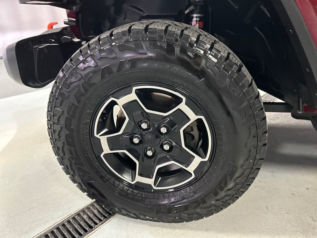 Used 2021 Jeep Gladiator Mojave w/ Dual Top Group AWD/4WD image 9