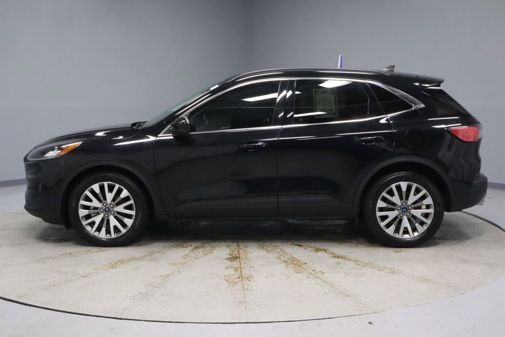 Certified 2022 Ford Escape Titanium image 9