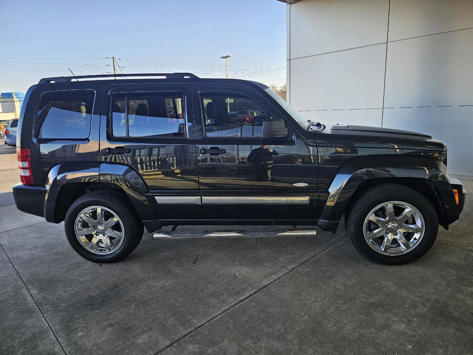 Used 2012 Jeep Liberty Sport image 6