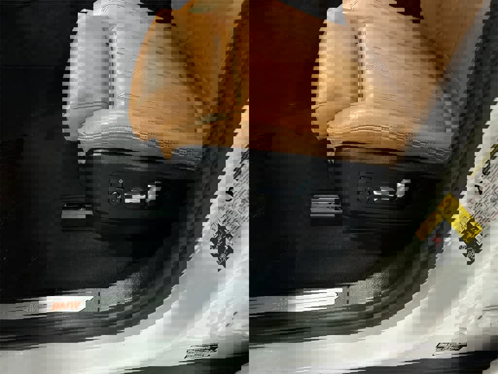 Used 2022 BMW X5 xDrive45e w/ Climate Comfort Package image 24