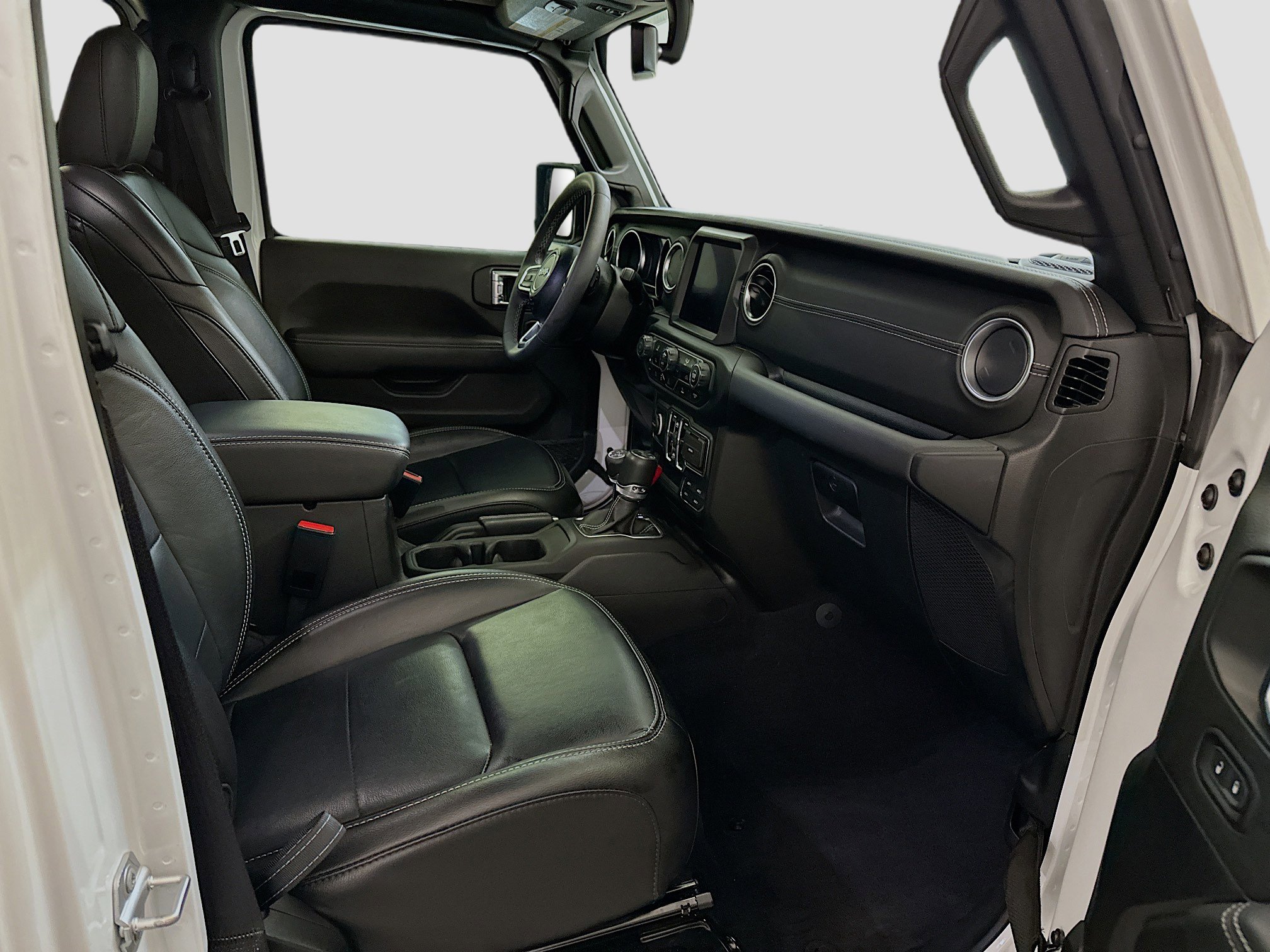 Used 2023 Jeep Wrangler Sahara image 32
